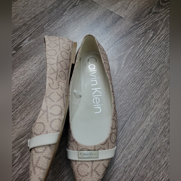 Shoes - Picture 3 of 4